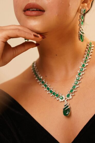 Finest Quality Emerald Diamond Necklace Set