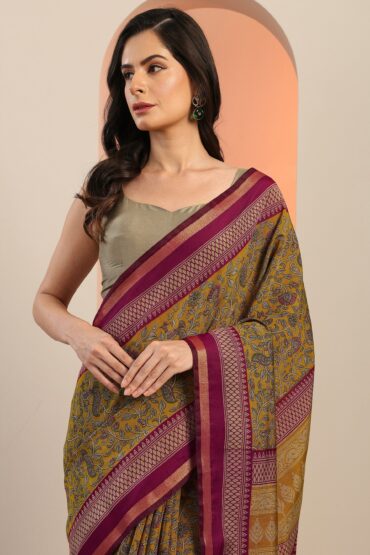 Mustard Printed Silk Blend Saree With Unstitched Blouse Piece