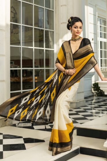 Off white Solid Silk Blend Saree With Unstitched Blouse Piece