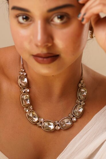 Siya Kundan Necklace Set with Maangtikaa