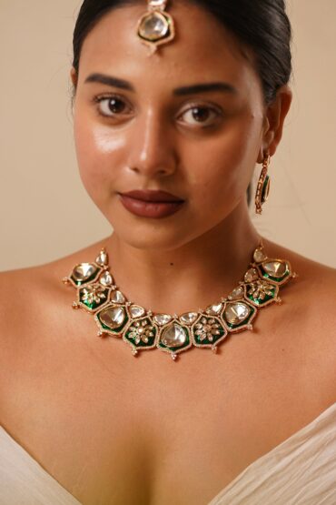 Zoya Heritage Kundan Set with earrings and maangtikka