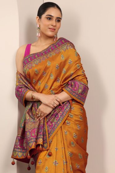 Mustard Printed Silk Blend Saree With Unstitched Blouse Piece