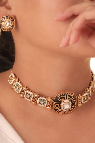 Noir Nizami Medallion Polki Choker Set