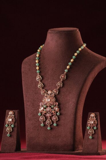 Vilandi Filigree Pendant Set (Emerald Pumpkin Beads)