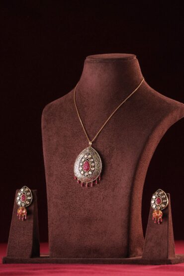 Ruby  Vilandi Teardrop Pendant Set