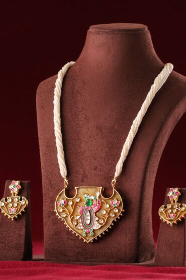 Hridaya Riwaayat Carved Stone Pendant Set | Temple Jewellery