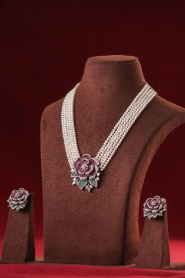 Sovereign Rosette Pearl Necklace Set