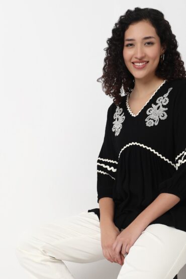 V-Neck W Cut Embroidered Top