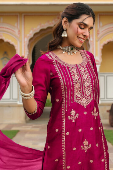 Aentic Women's Pink Silk Blend Zari Embroidered Straight Kurta Set