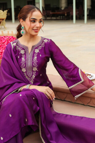 Aentic Women's Purple Silk Blend Zari Embroidered Straight Kurta Set