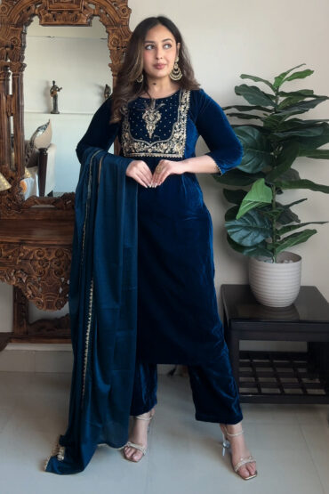 Aentic Women's Teal Blue Velvet Zari Yoke Embroidered Straight Kurta Set