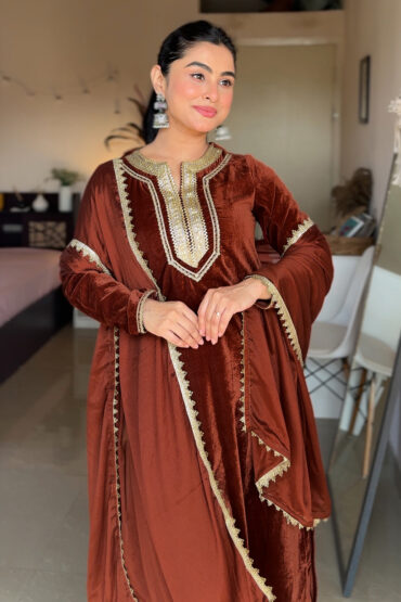 Aentic Women's Brown Velvet Embellished Straight Kurta Set