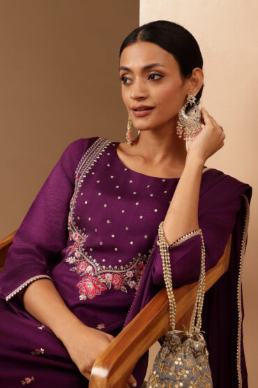 Aentic Women's Purple Silk Blend Zari Embroidered Straight Kurta Set