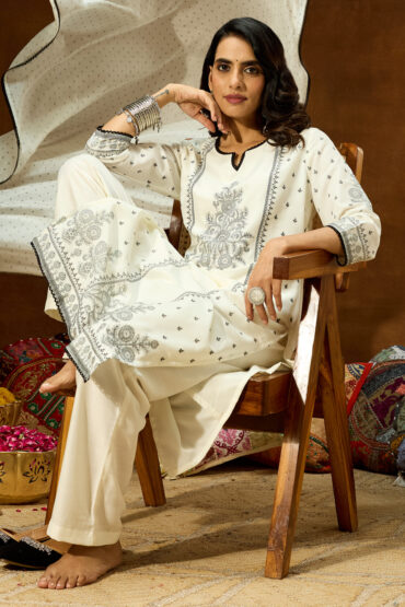 Aentic Women's White Silk Blend Ethnic Printed Straight Kurta Set