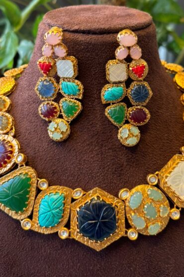 Multi carved stone Cocktail necklace set
