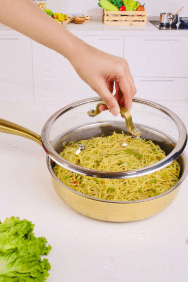 Multi-Purpose Stainless Steel Gold Honeycomb Frying Pan with Lid(24cm)