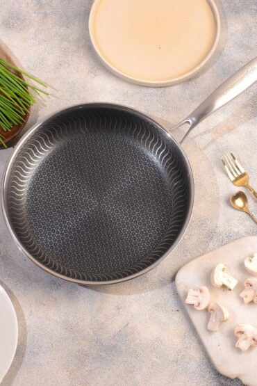Double Sided Multipurpose Stainless Steel Non-Stick Honeycomb Frying Pan (26cm)