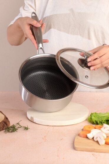 Multi-Purpose Stainless Steel Honeycomb Sauce Pan with Lid (18cm)