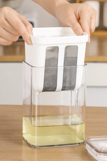 Multifunctional Hung Curd Maker with Fine Mesh Strainer(1100ml)